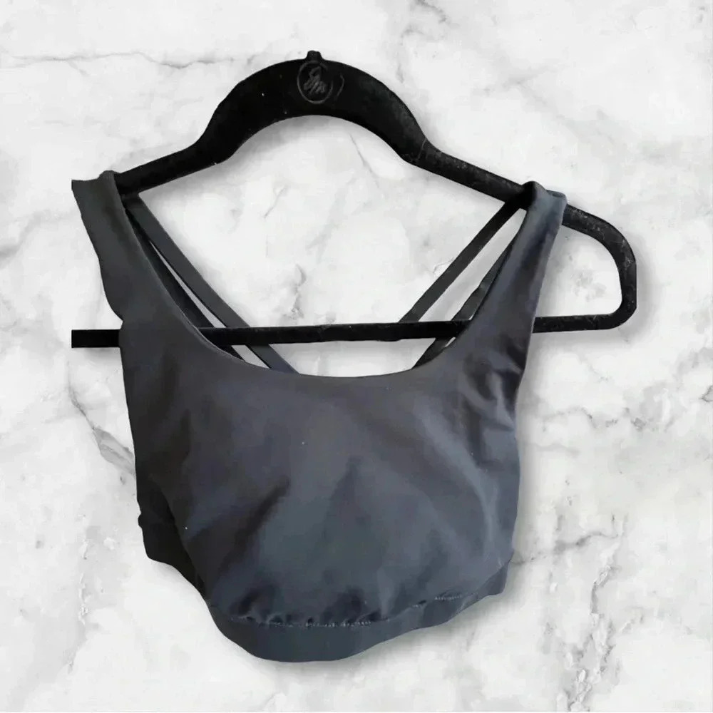 Lululemon Sports Bra - Size 6 - Picture 1 of 3